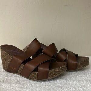 Wedges, super comfy lightly worn. Non-smoking home